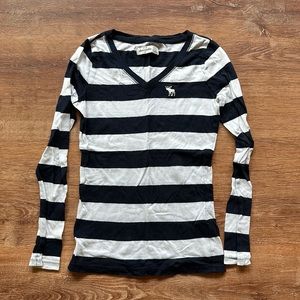 Girls Abercrombie Long Sleeve. Size Youth Small.